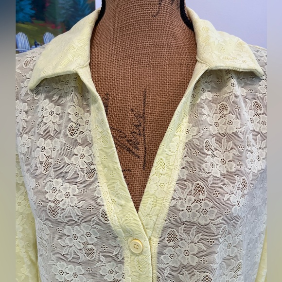 Andie Suva Lace Button Down Stretch Top NWT Yellow Size XL - Picture 4 of 10